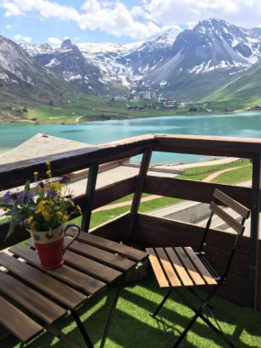Отель Grand studio vue sur lac  Тинь